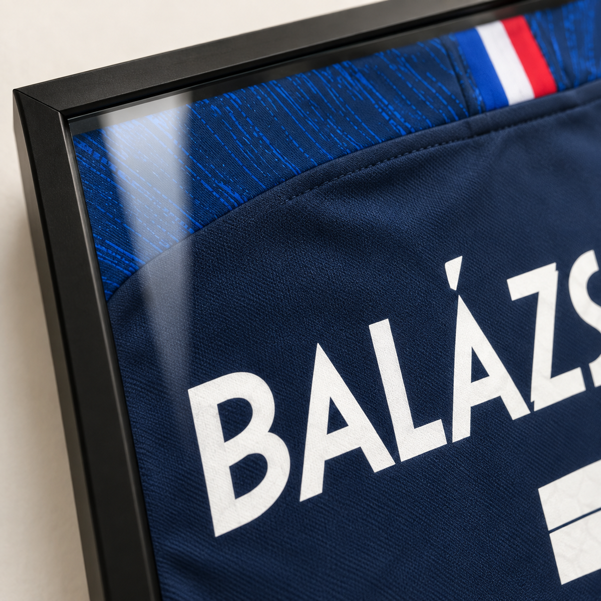 Jersey de fútbol personalizado y enmarcado (jersey incluido)