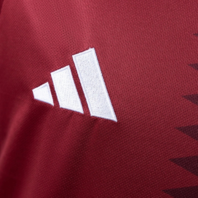 Jersey Qatar 2026/27 de local, Mundial